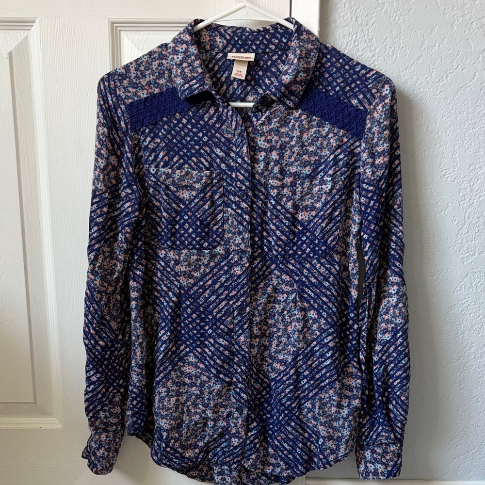 Mossimo Supply Co. Blue and Pink Patterned Button Down Shirt